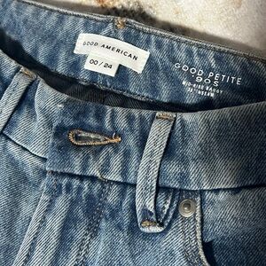 Good American Petite '90s Mid-Rise Baggy Jeans in Denim Blue